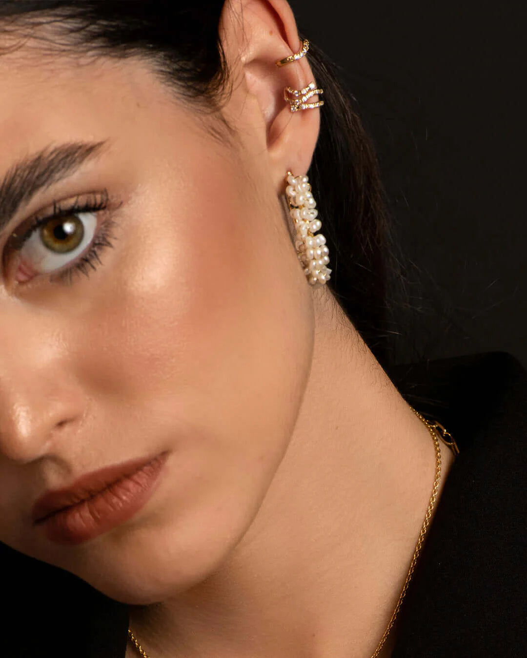 Hoop earrings with 22 carat gold plated pearls. MAYSONBROOK